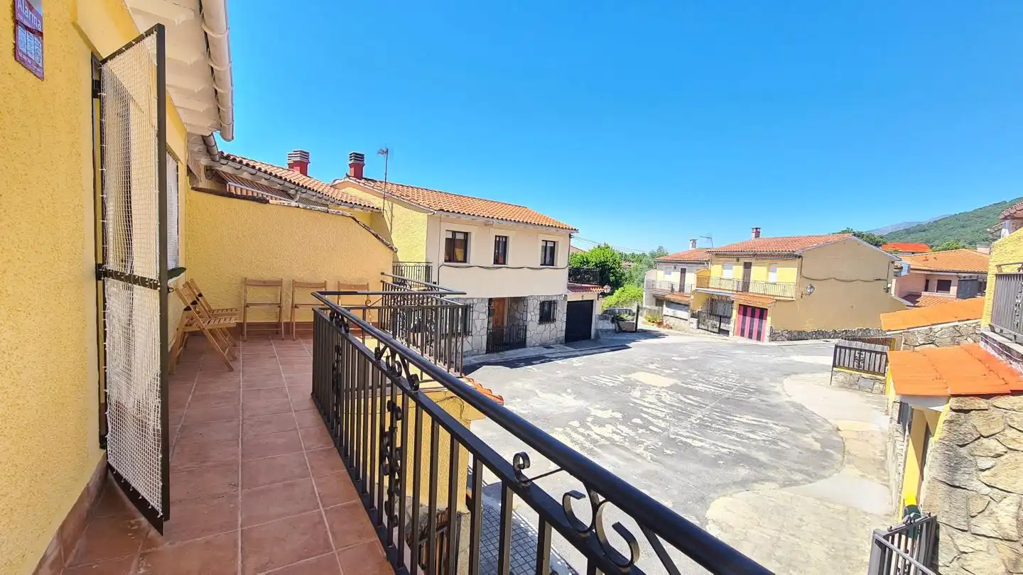 Vista exterior de Casa o chalet en venta en Piedralaves con Calefacción, Jardín privado y Terraza