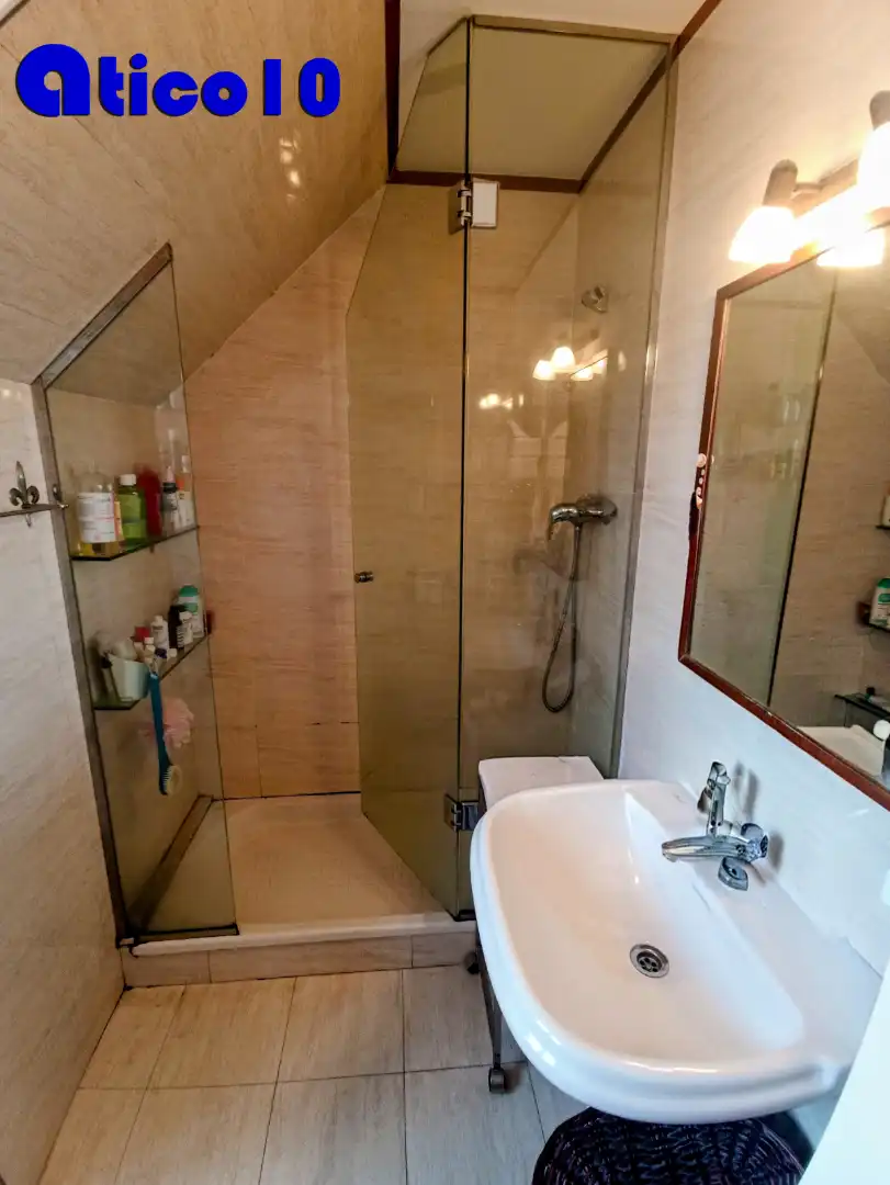 Bathroom of Attic for sale in Oviedo   with Heating, Parquet flooring and Terrace