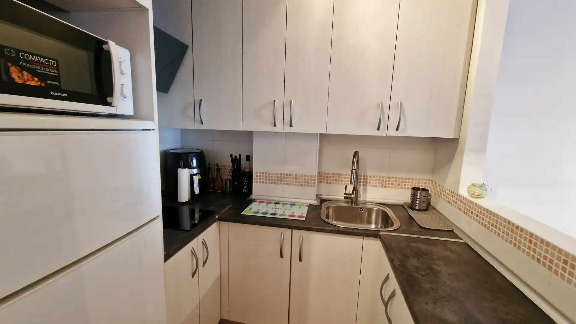 Cuina de Apartament en venda en Vélez de Benaudalla amb Moblat, Forn i Rentadora