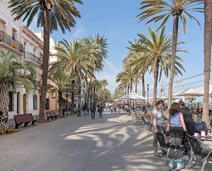 Vista exterior de Edifici en venda en Badalona