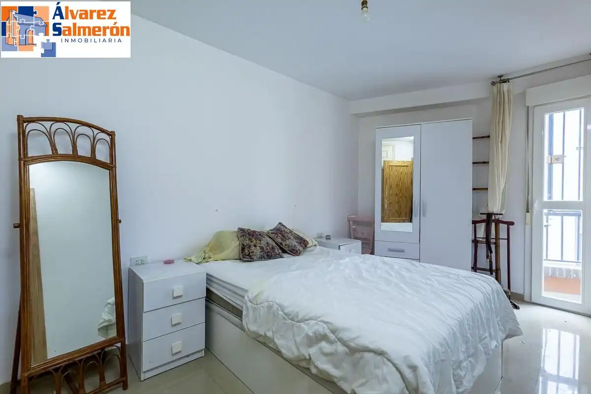Schlafzimmer von Wohnung zum Verkauf in Granada mit Balkon