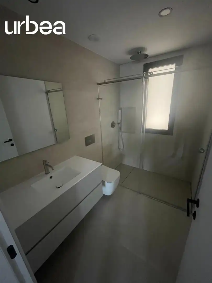 Baño de Dúplex de alquiler en Málaga con Aire acondicionado, Calefacción y Jardín privado