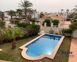 Piscina de Casa o xalet en venda en Orihuela amb Aire condicionat, Terrassa i Moblat