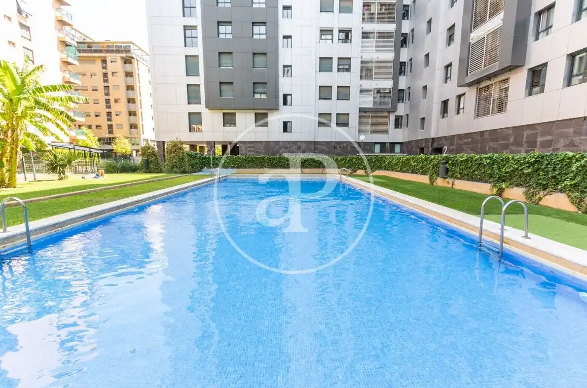 Piscina de Pis en venda en Valencia amb Aire condicionat, Calefacció i Jardí privat