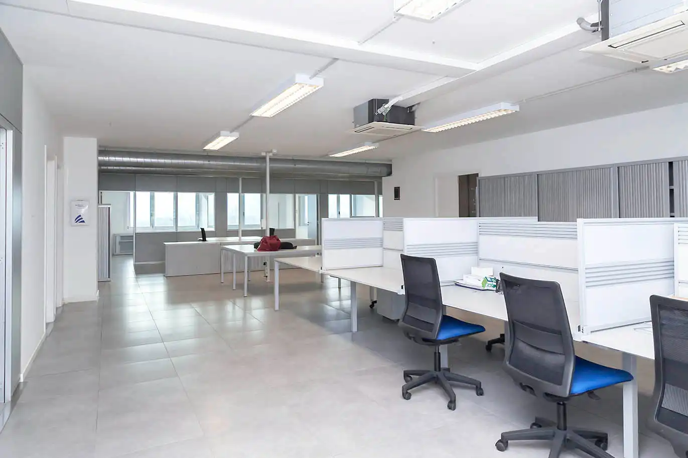 Nave industrial en venta en Molins de Rei con Alarma