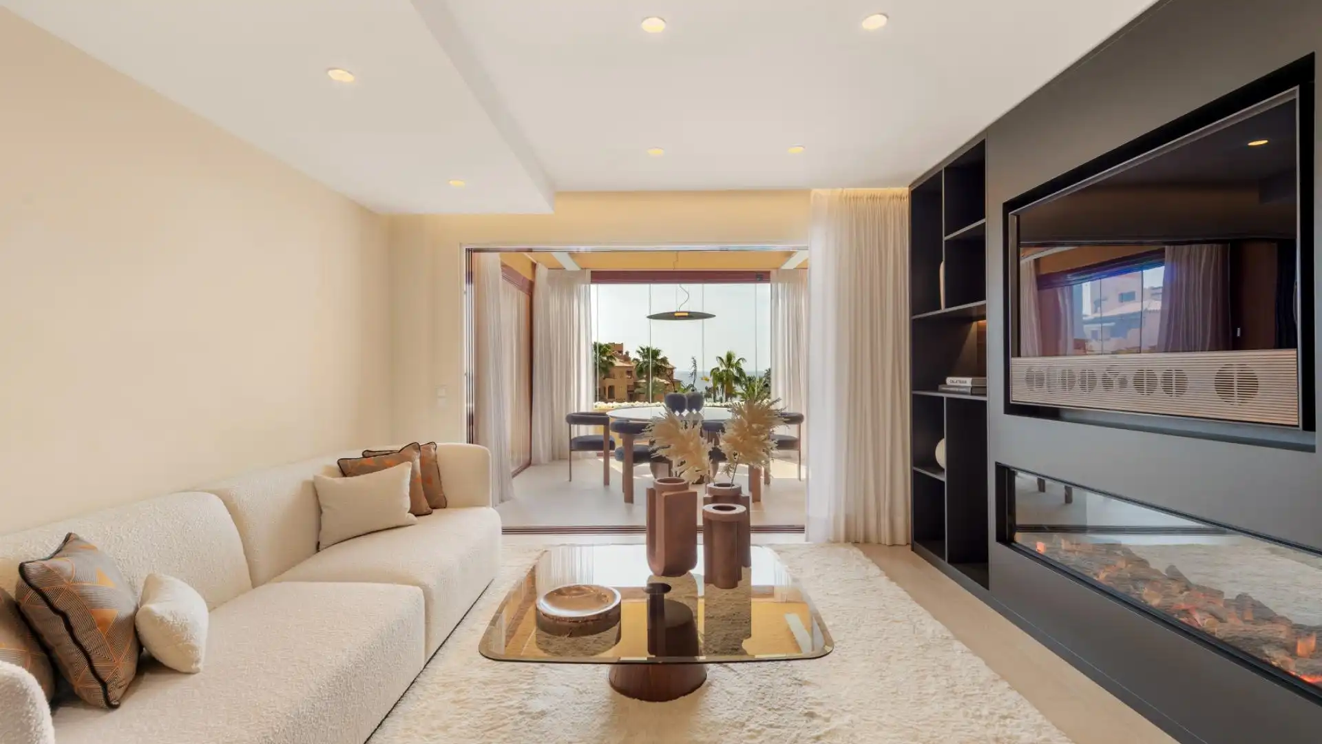 Wohnzimmer von Wohnungen zum Verkauf in Estepona mit Klimaanlage, Heizung und Privatgarten