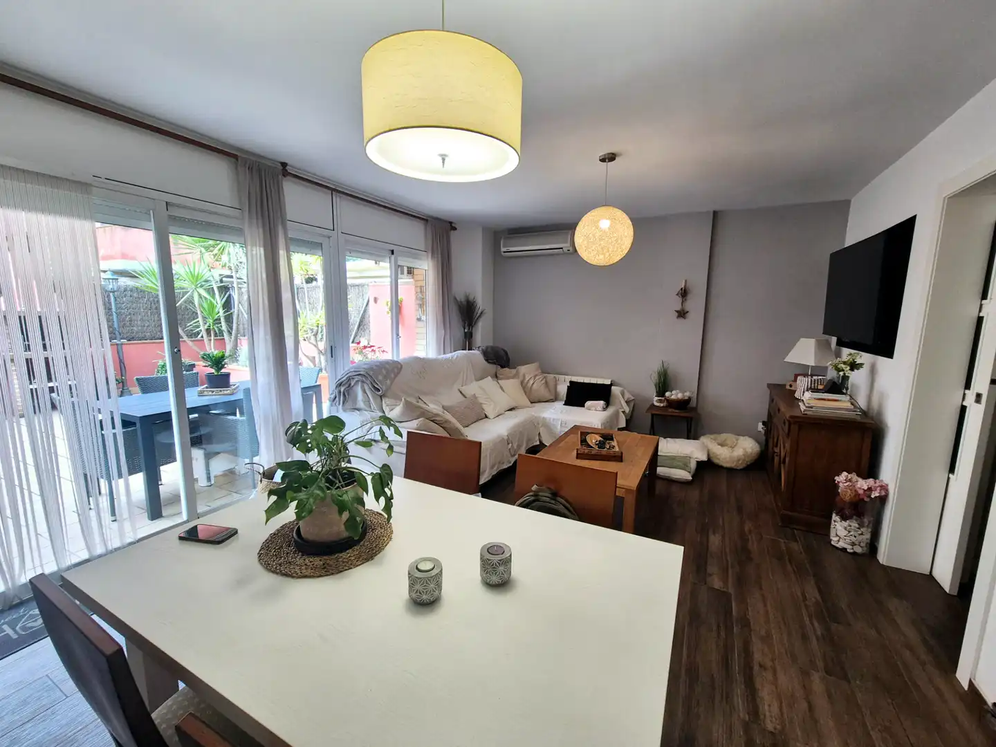 Sala de estar de Casa adosada en venta en Malgrat de Mar con Aire acondicionado, Calefacción y Jardín privado