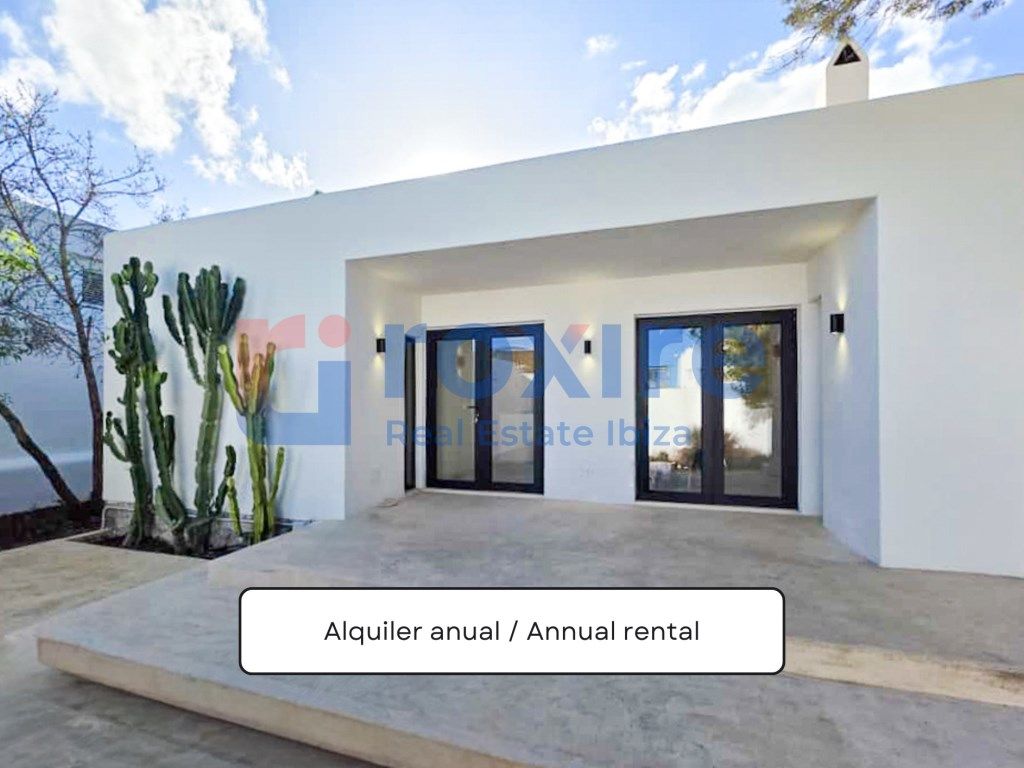 Vista exterior de Casa o xalet de lloguer en Sant Josep de sa Talaia amb Aire condicionat, Jardí privat i Rentadora