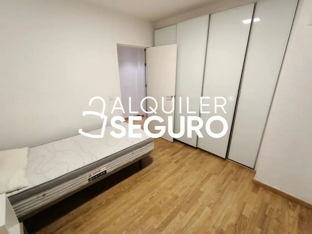 Piso de alquiler en Alfonso El Sabio, Barrio del Centro