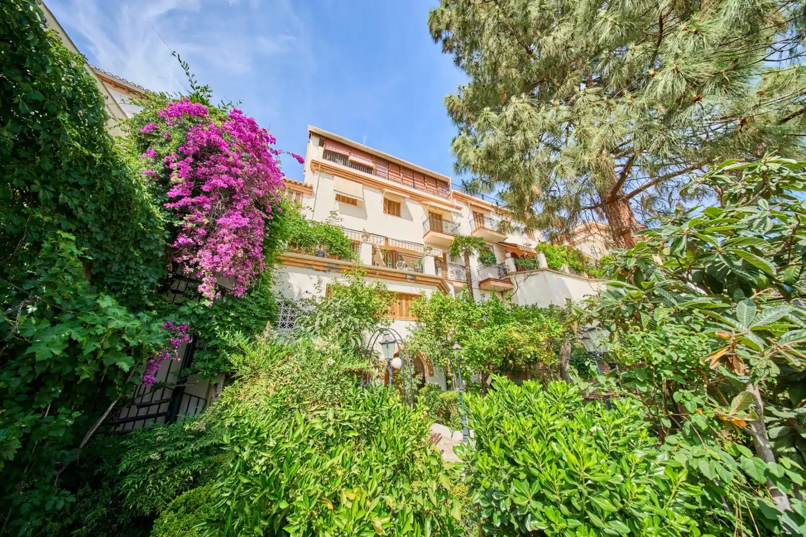Vista exterior de Casa o chalet en venta en Granada con Aire acondicionado, Calefacción y Jardín privado