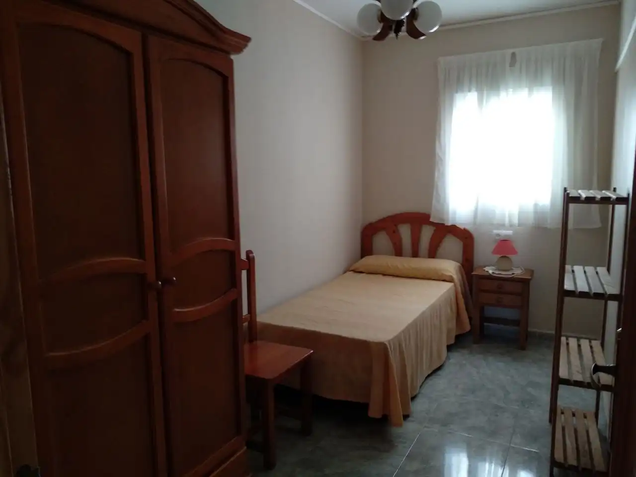 Dormitori de Apartament de lloguer en Isla Cristina amb Aire condicionat, Terrassa i Moblat