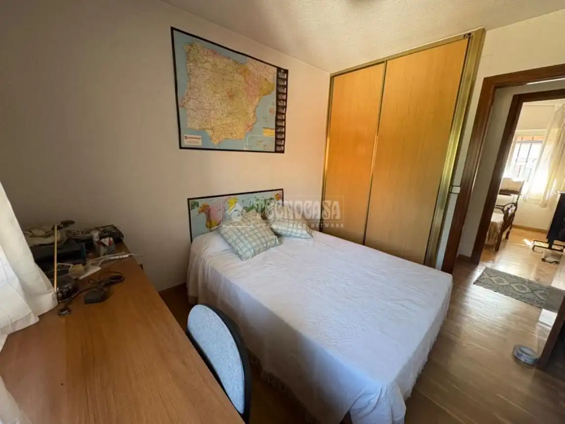 Dormitori de Casa adosada en venda en Getafe amb Calefacció, Jardí privat i Terrassa