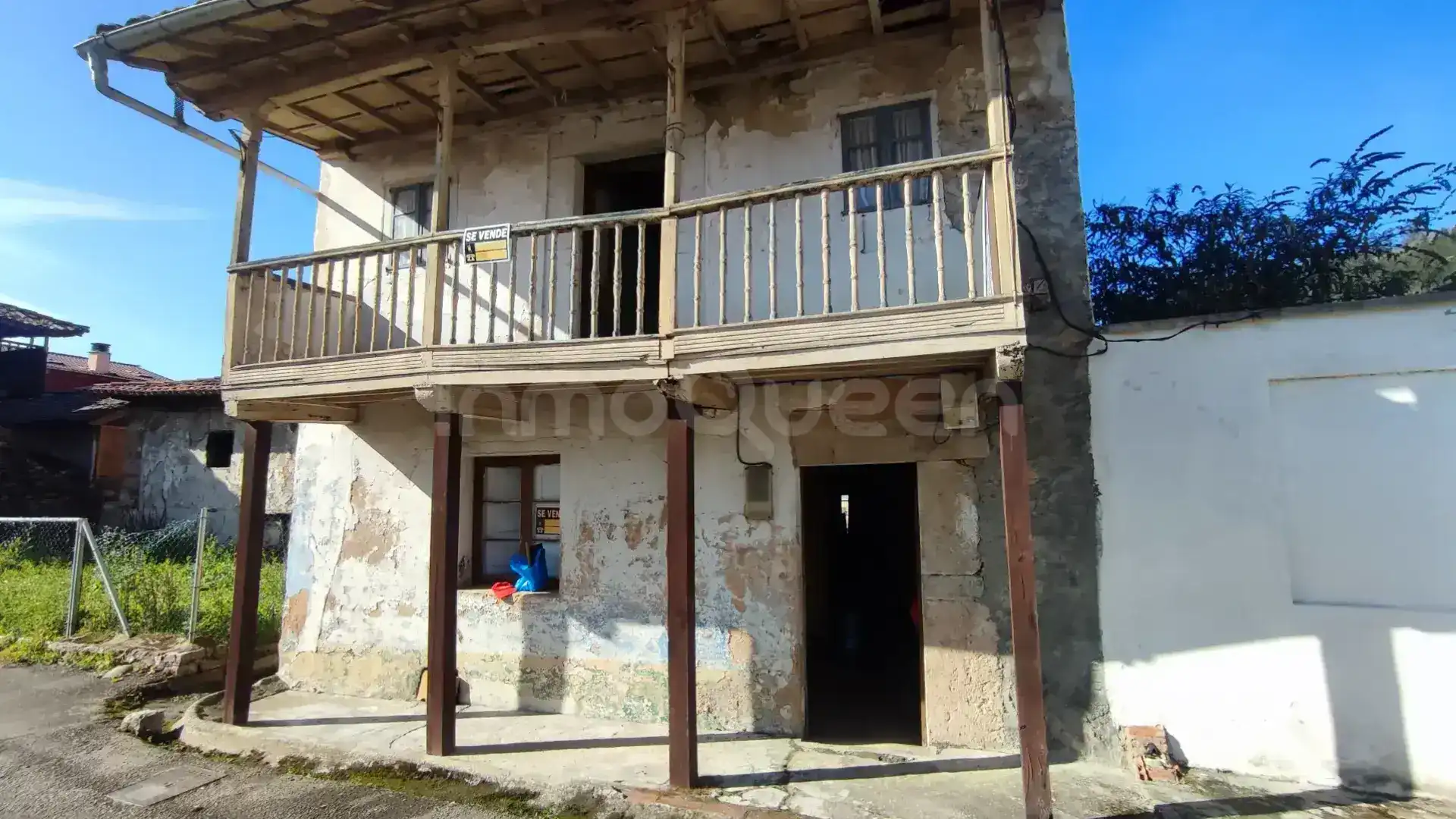 Vista exterior de Casa o xalet en venda en Grado amb Terrassa