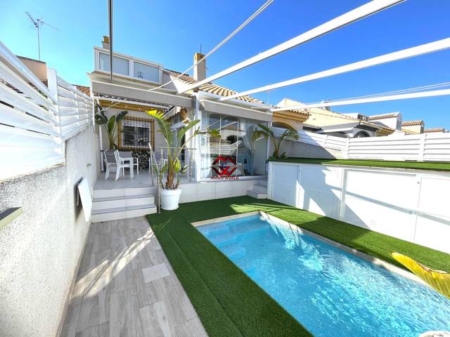 Casa adosada en Venta en Pueblo Latino