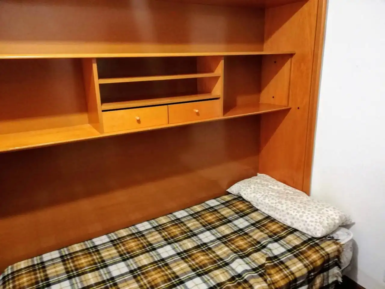 Bedroom of Flat for rent in Burgos  with Heating, Parquet flooring and Furnished