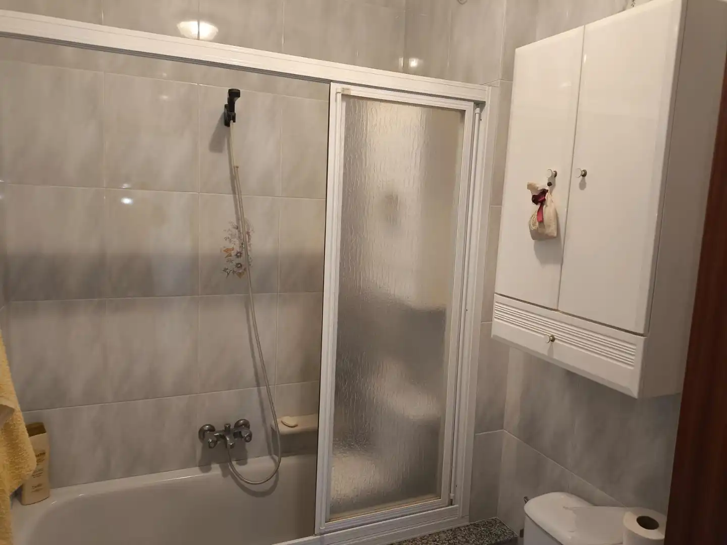 Badezimmer von Wohnung zum Verkauf in Laxe mit Heizung, Terrasse und Abstellraum