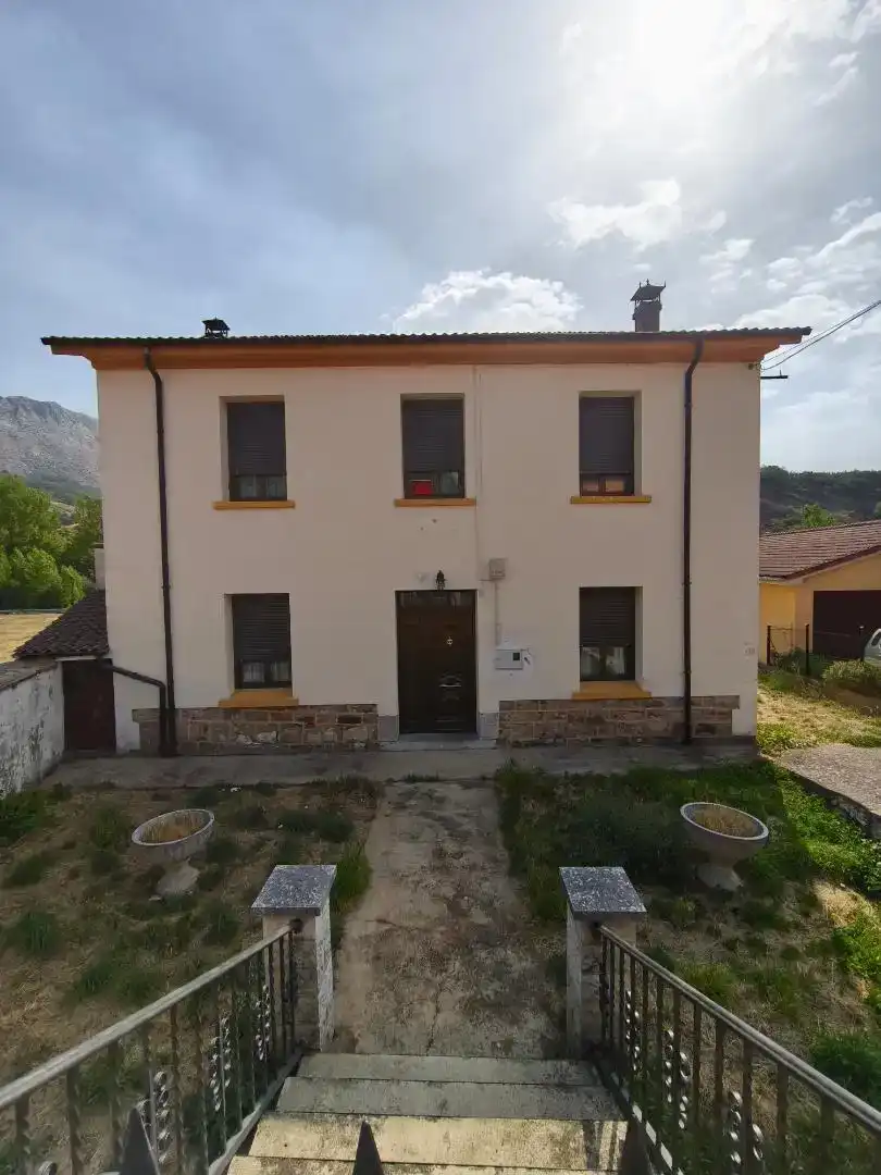 Vista exterior de Casa o xalet en venda en Vegacervera, León