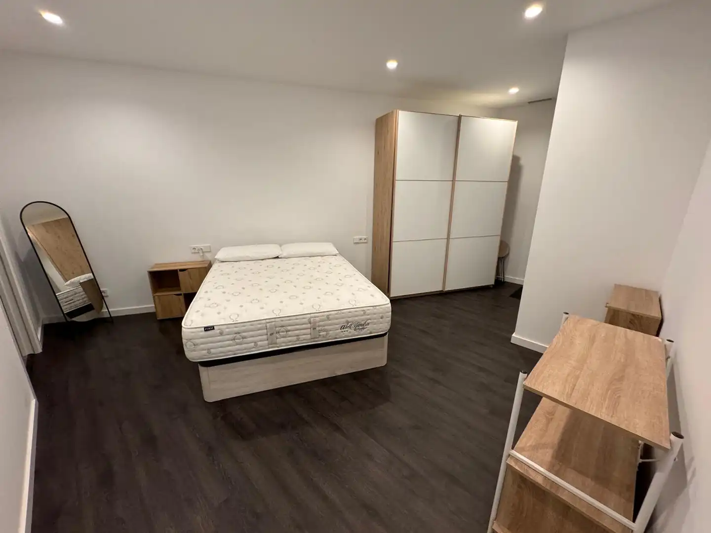 Schlafzimmer von Erdgeschoss zur Miete in Cornellà de Llobregat mit Klimaanlage, Heizung und Möbliert