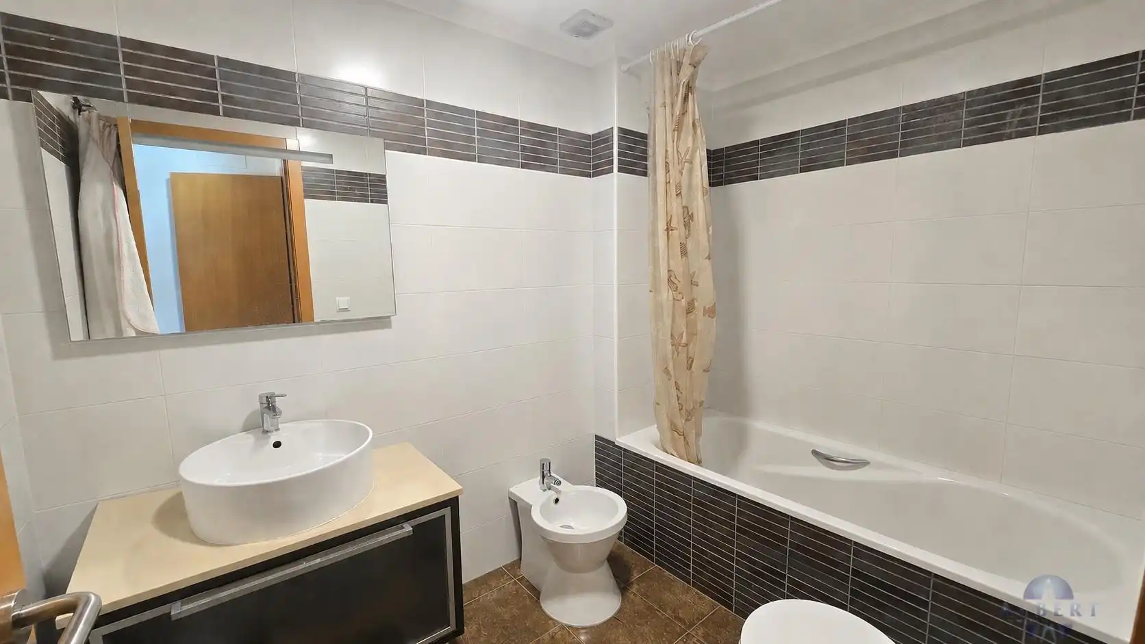 Bathroom of Flat for sale in Monóvar  / Monòver  with Air Conditioner and Storage room