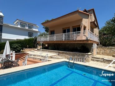 Detached house with balcony for sale in Piera