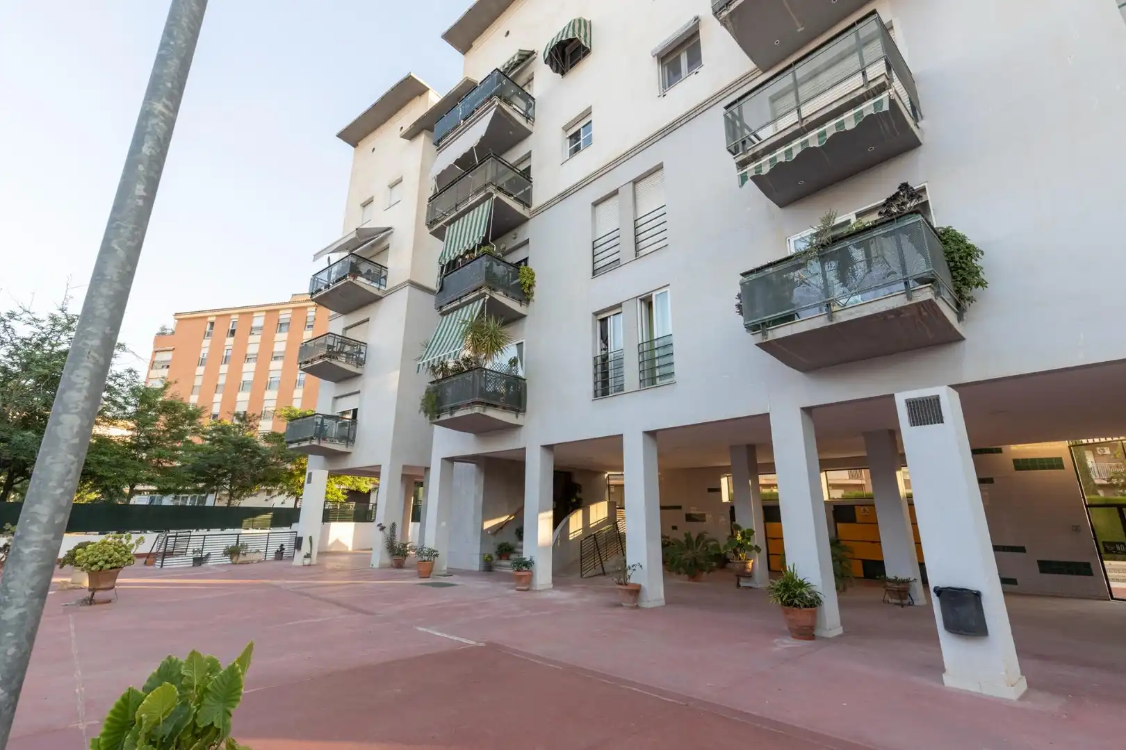 Exterior view of Flat for sale in Granada  with Balcony and Community pool