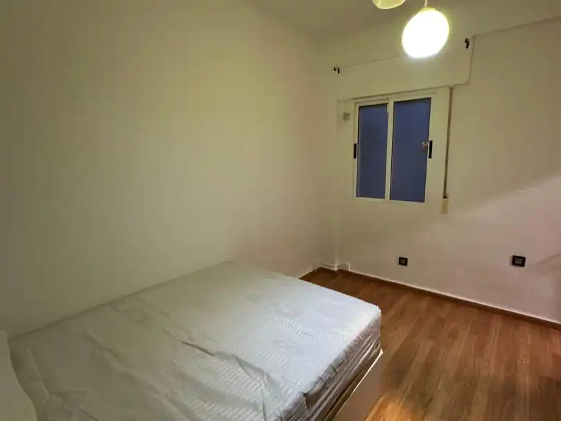 Habitación de Piso de alquiler en  Granada Capital con Aire acondicionado y Balcón