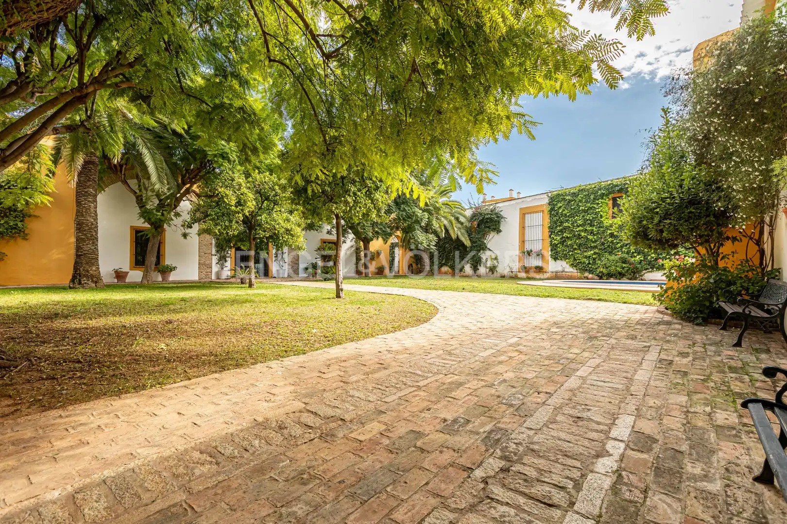 Vista exterior de Casa o chalet en venta en Umbrete con Calefacción, Jardín privado y Piscina