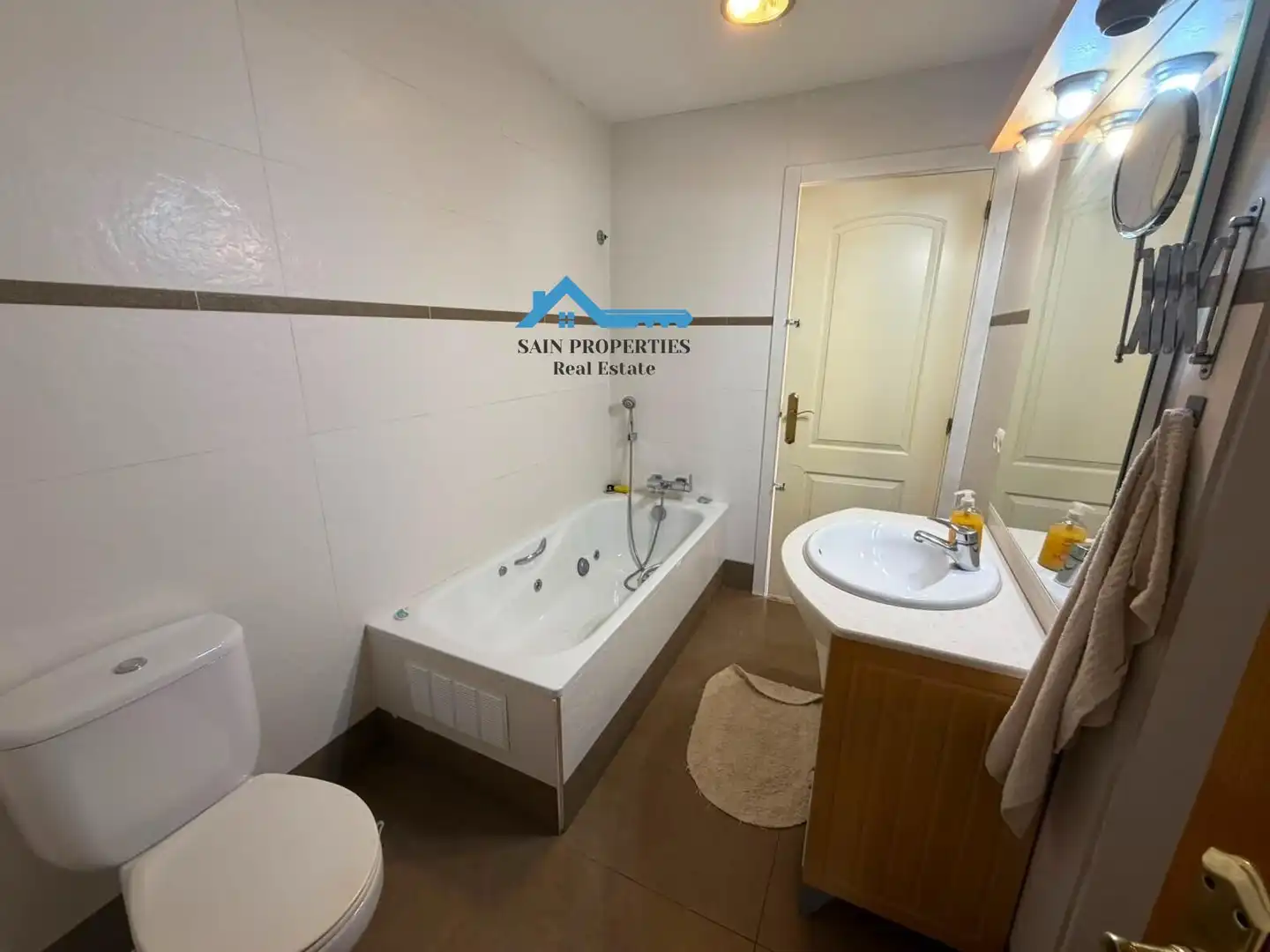 Casa aparellada amb terrassa en venda a Coloma, imagen 16