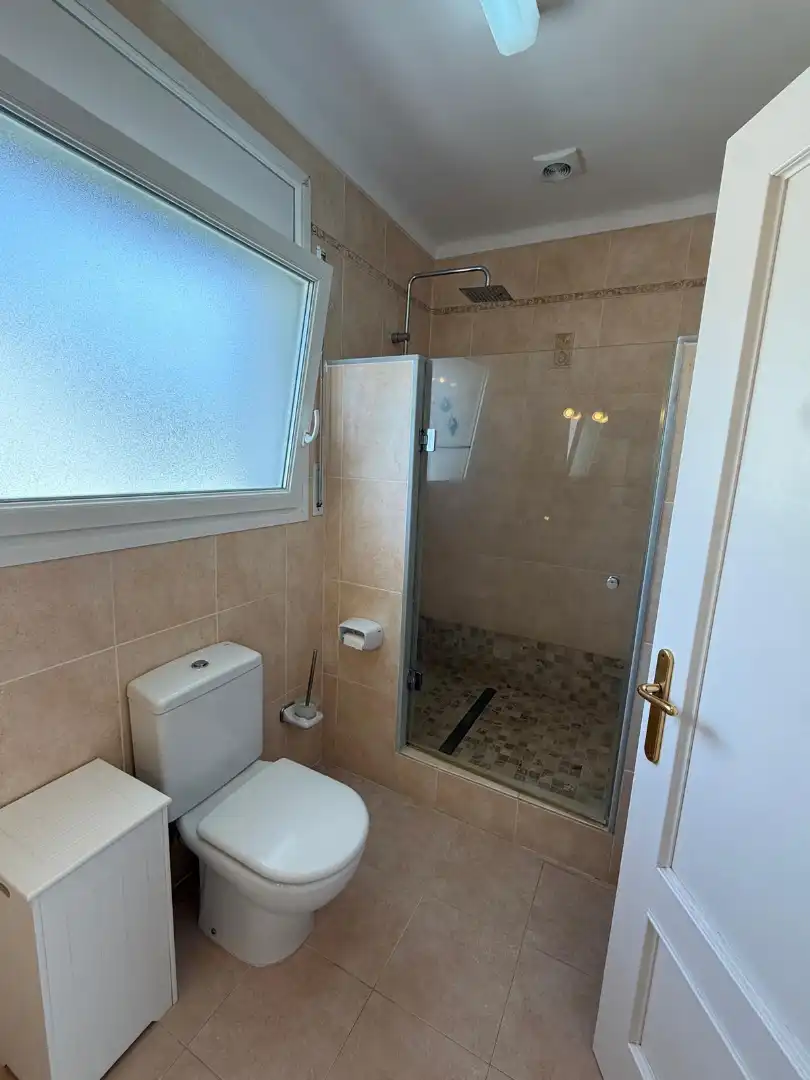 Baño de Casa o chalet en venta en L'Escala con Aire acondicionado, Calefacción y Jardín privado