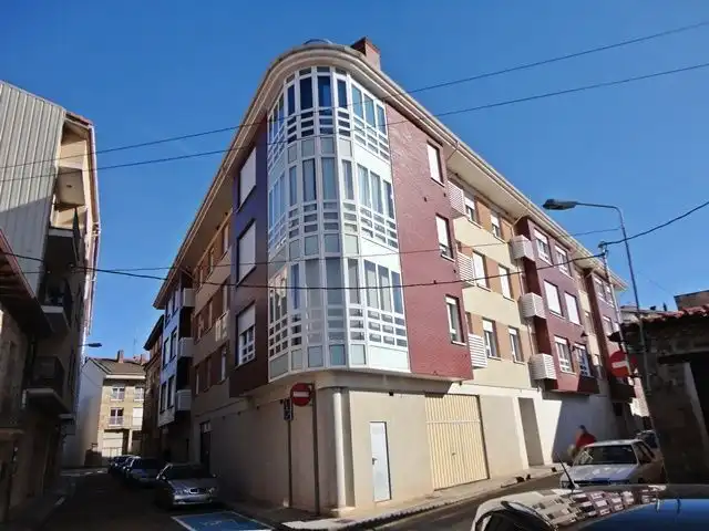 Außenansicht von Wohnung zum Verkauf in Salas de los Infantes mit Heizung