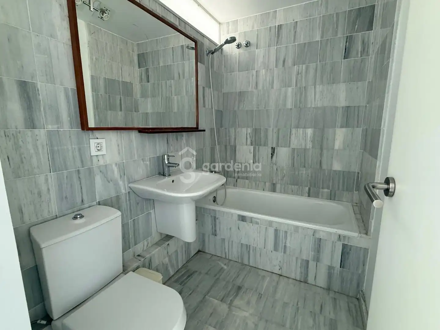 Baño de Piso de alquiler en Gelves con Aire acondicionado y Trastero