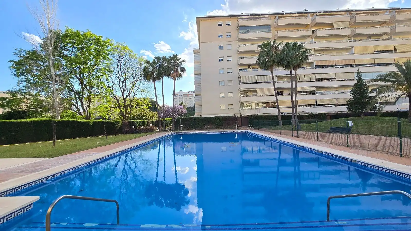 Piscina de Piso en venta en Benalmádena con Aire acondicionado, Calefacción y Terraza