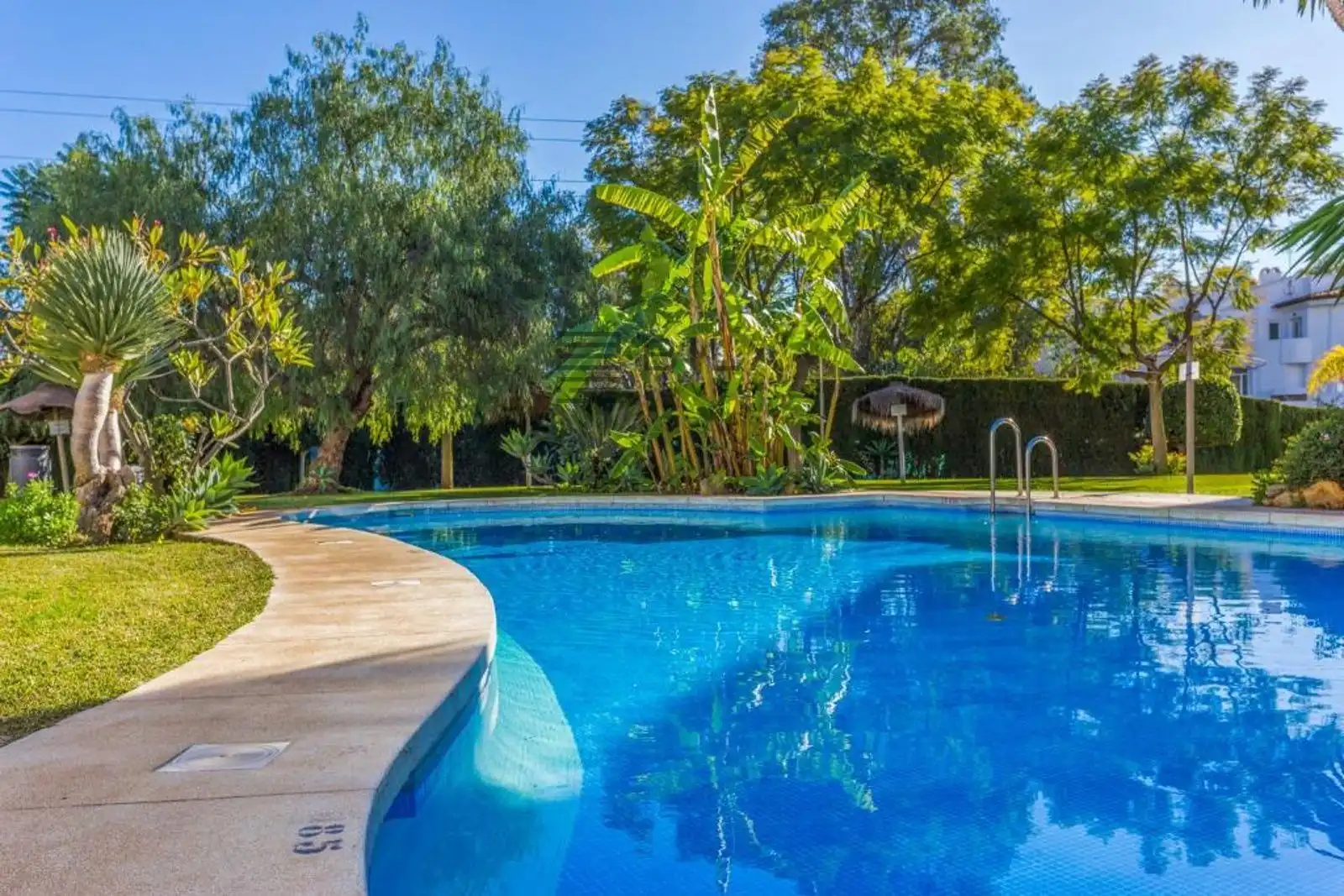 Piso con piscina en venta en Santa Teresa de Calahonda, imagen 19