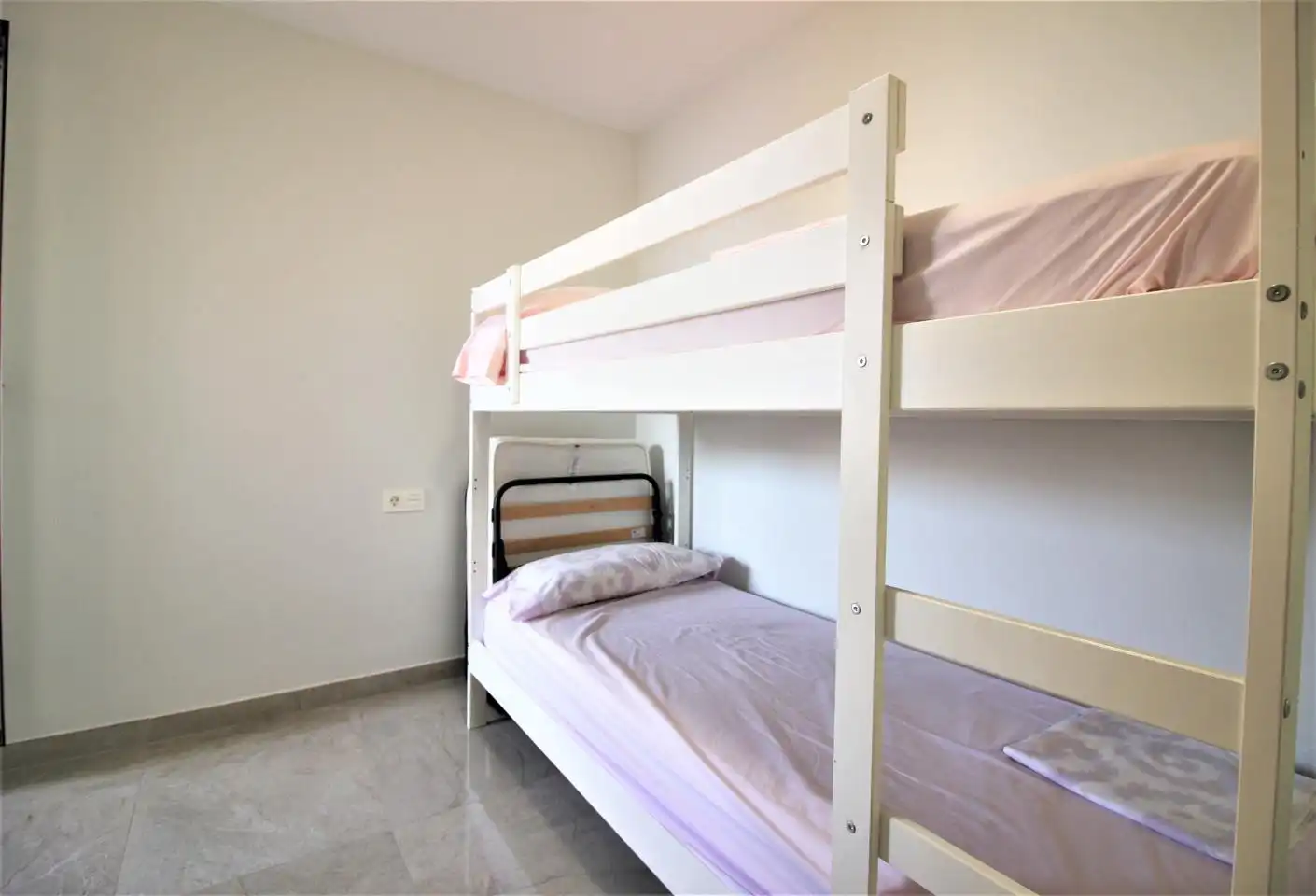 Bedroom of Flat for rent in Roquetas de Mar  with Terrace, Furnished and Community pool
