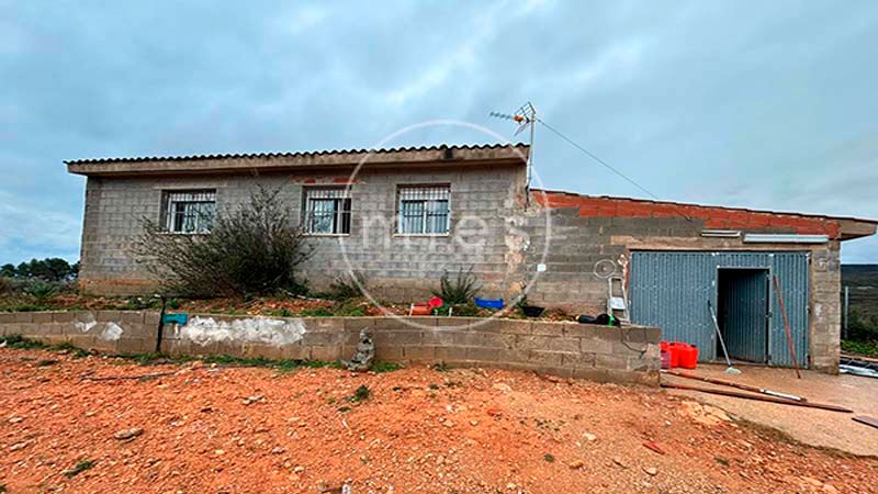 Vista exterior de Casa o xalet en venda en Alborache amb Jardí privat, Traster i Moblat