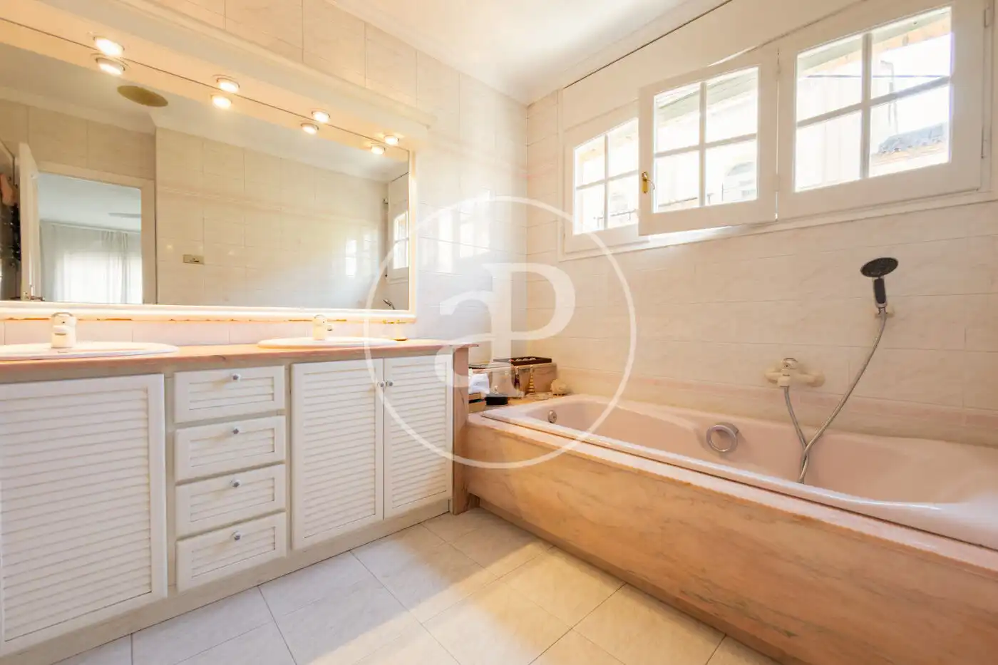 Bathroom of Houses for sale in Montcada i Reixac  with Air Conditioner, Heating and Terrace