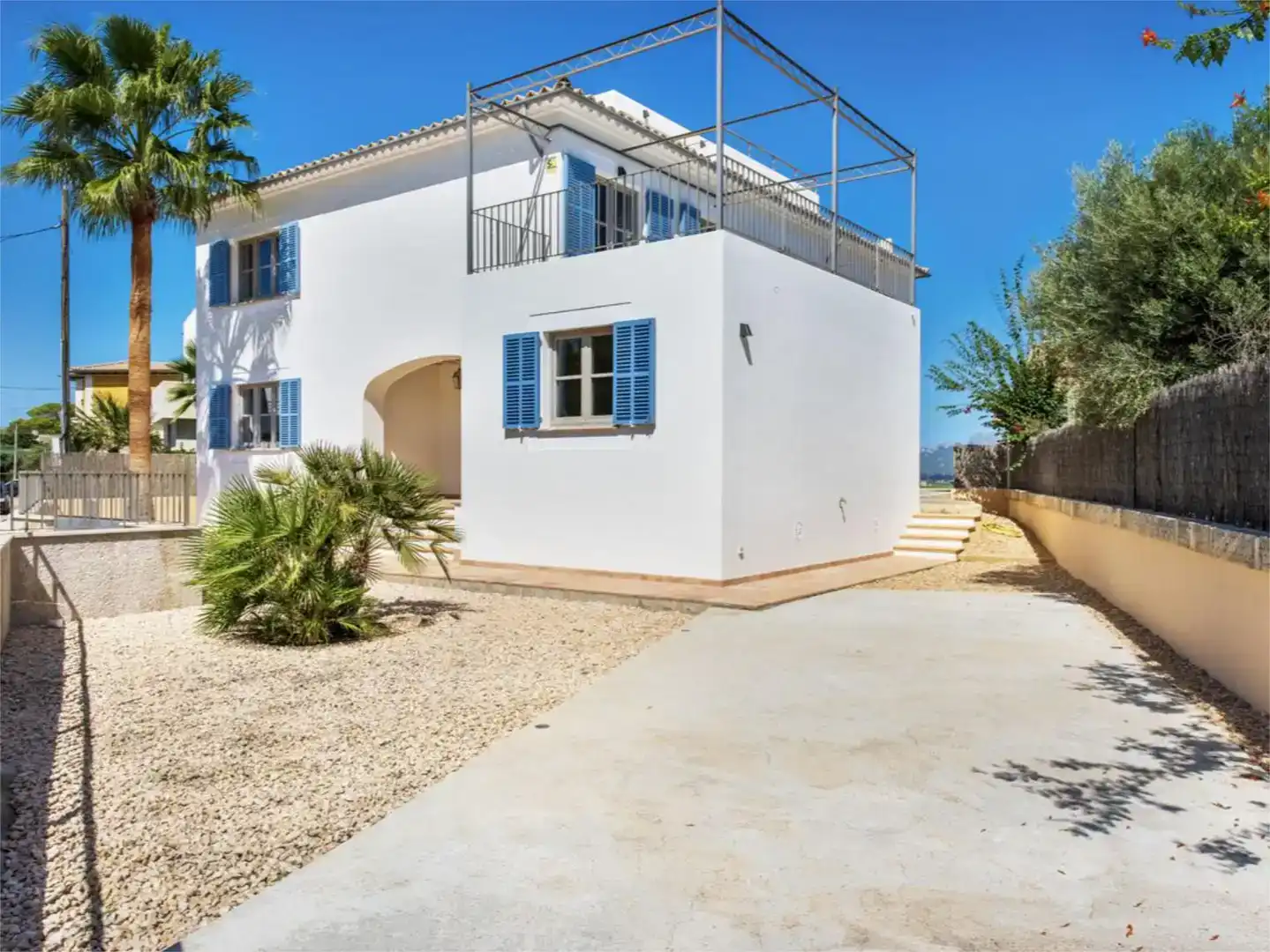 Vista exterior de Pis en venda en Alcúdia amb Aire condicionat, Jardí privat i Parquet