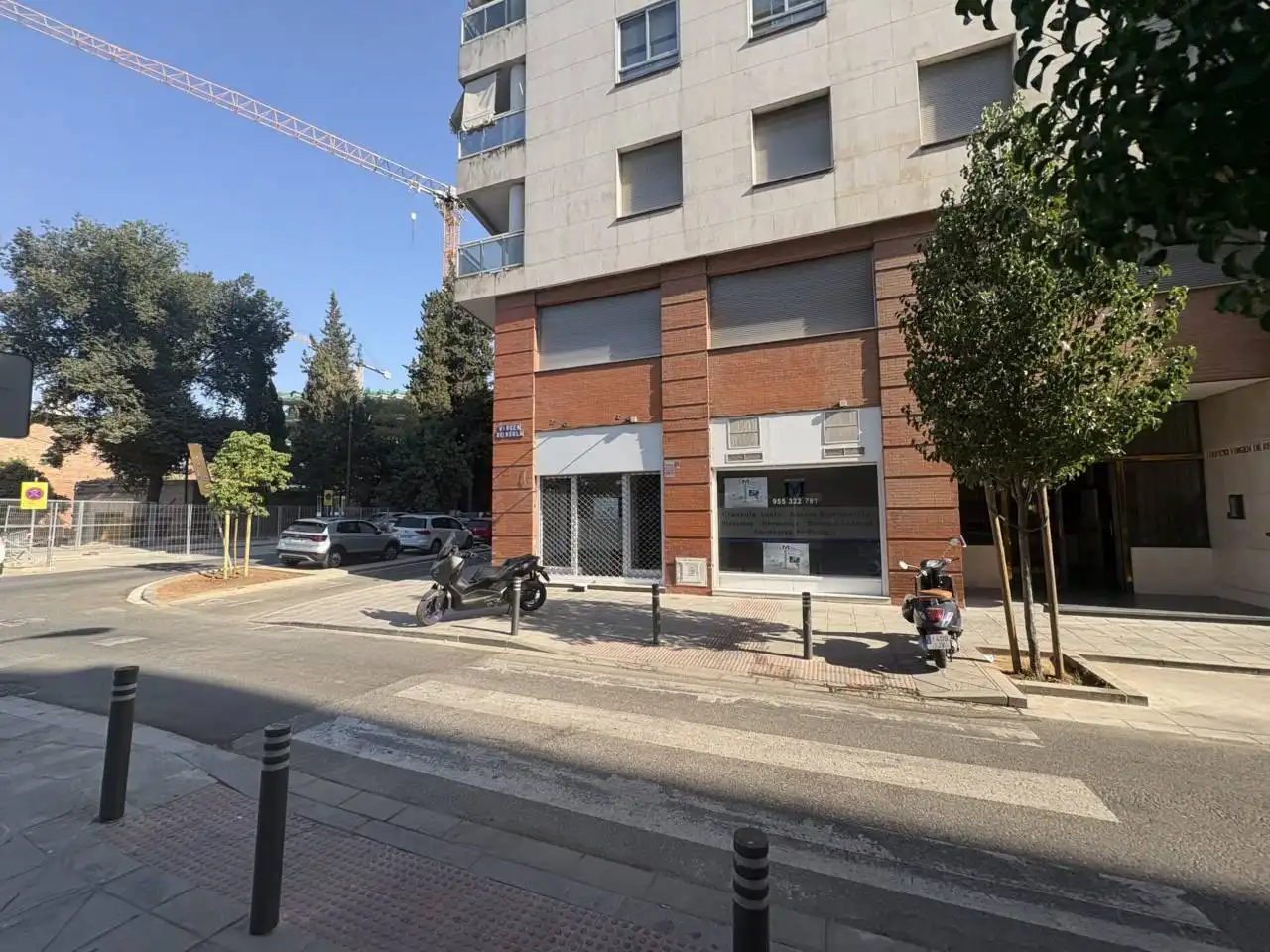 Außenansicht von Geschaftsraum zur Miete in Sevilla mit Klimaanlage