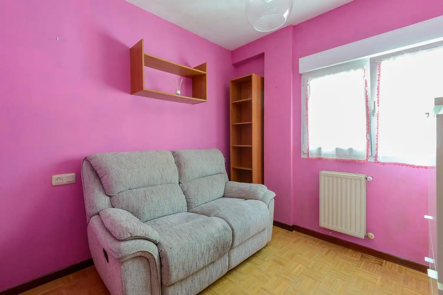 Sala de estar de Piso en venta en Siero con Calefacción, Trastero y Amueblado