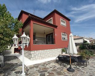 Vista exterior de Casa o xalet en venda en Bargas amb Aire condicionat, Calefacció i Parquet