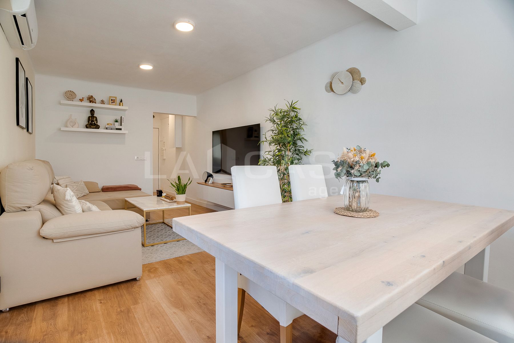 Living room of Attic for sale in L'Hospitalet de Llobregat