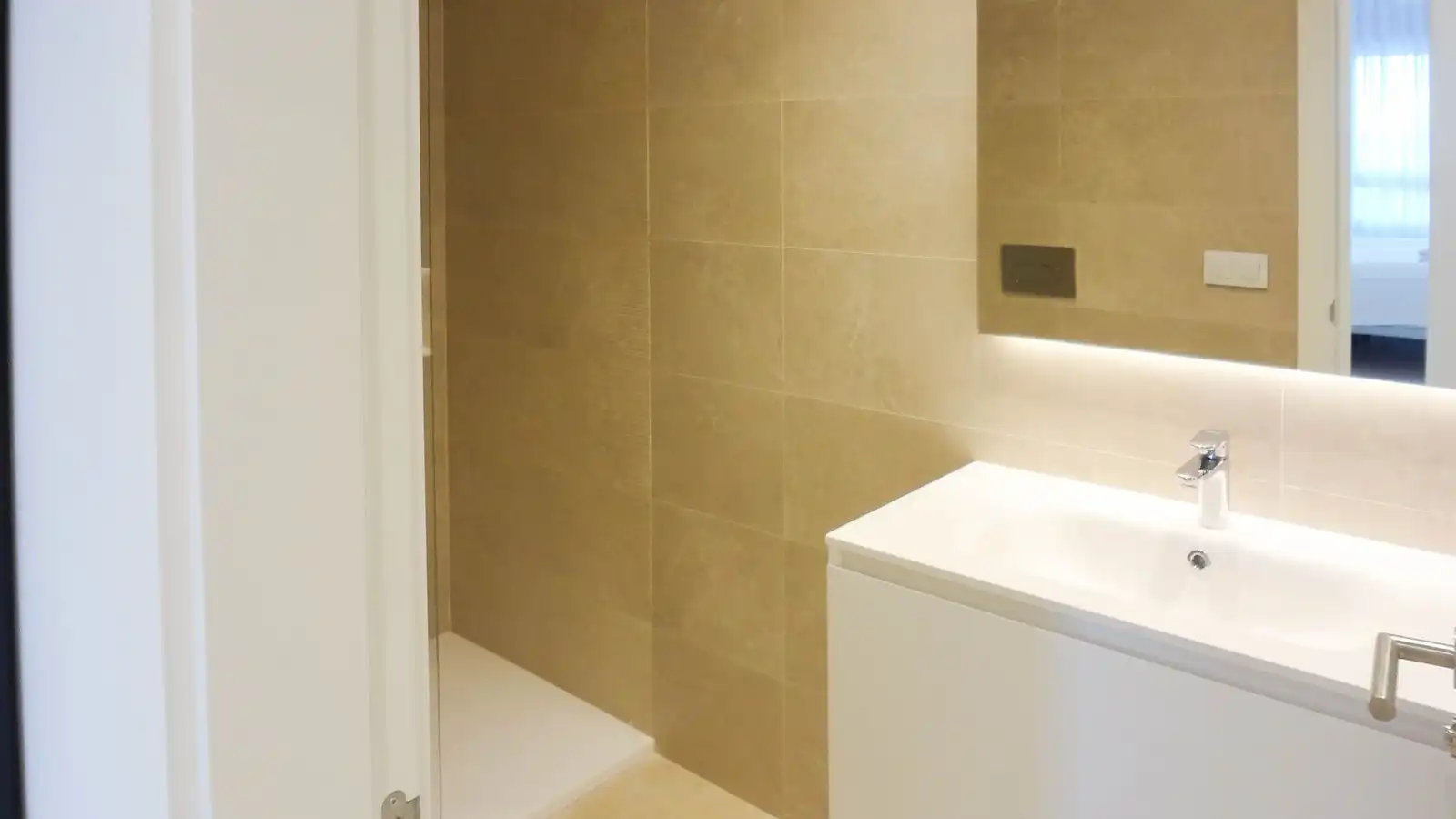 Badezimmer von Wohnungen zum Verkauf in Oliva mit Klimaanlage, Heizung und Terrasse