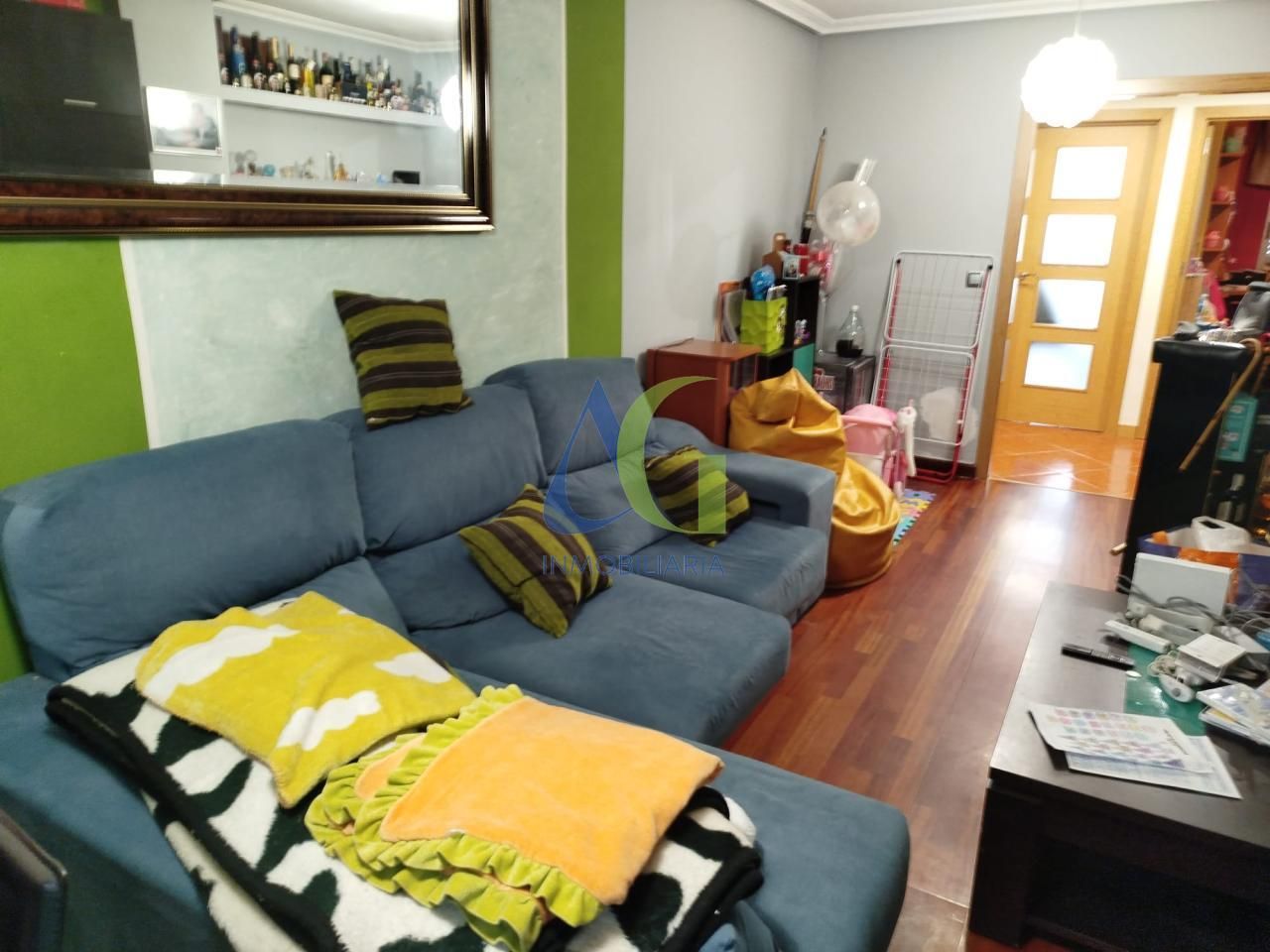 Sala d'estar de Pis en venda en Villaquilambre amb Calefacció, Parquet i Traster