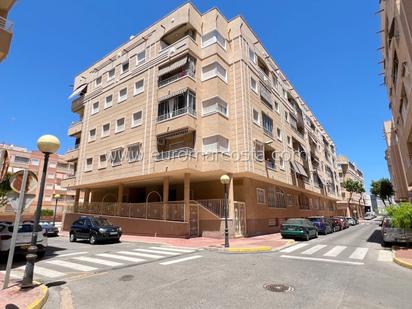 Vista exterior de Apartament en venda en Guardamar del Segura amb Terrassa i Balcó