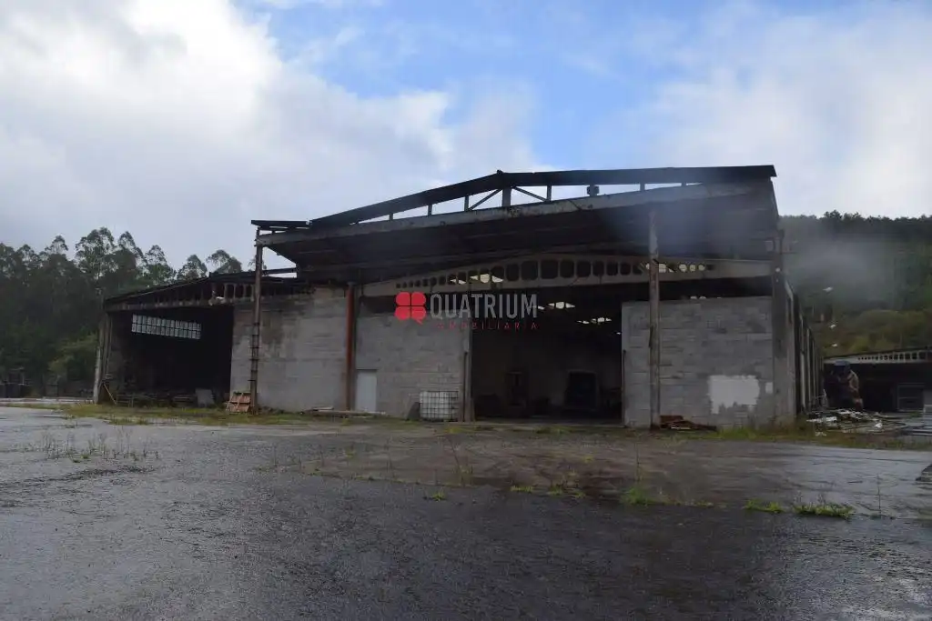 Exterior view of Industrial buildings for sale in Vimianzo