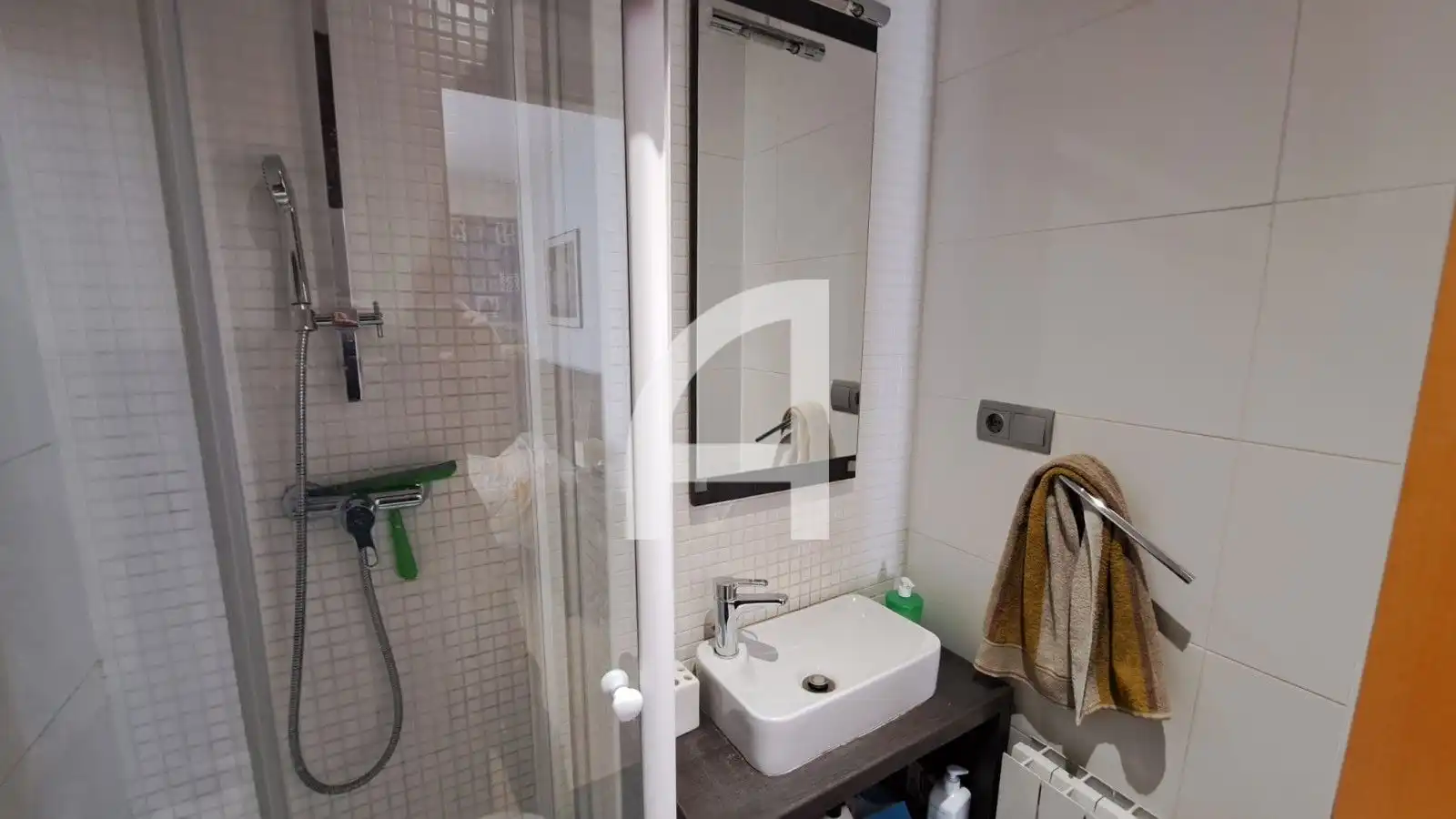 Baño de Piso en venta en Terrassa con Calefacción, Terraza y Amueblado