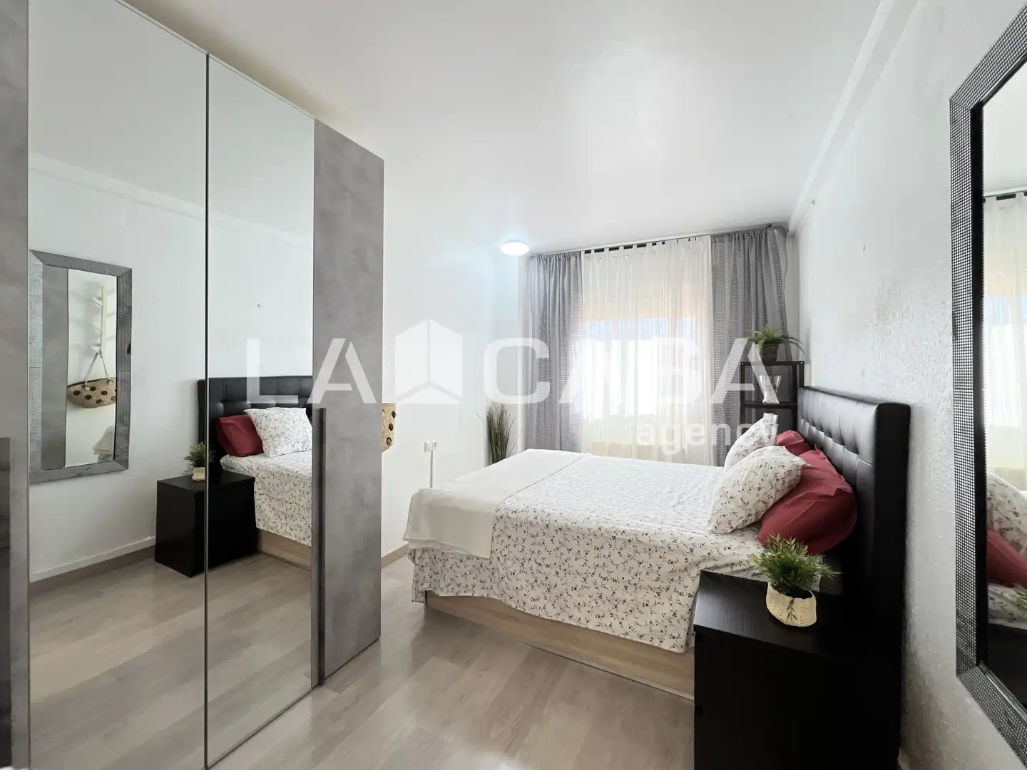 Bedroom of Flat for sale in Badalona