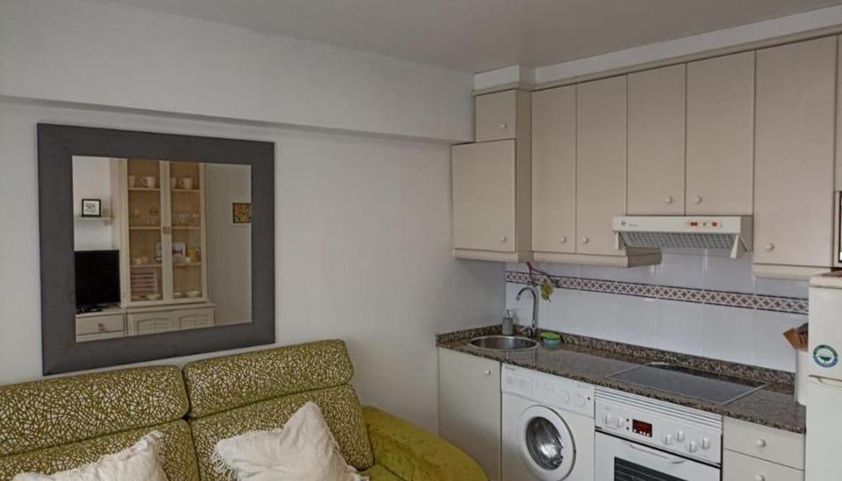 Photo 1 of Apartment to rent in Calle Pi I Margall, Camelias - Pi y Margall, Pontevedra