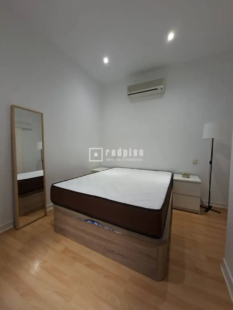Bedroom of Flat for rent in Madrid  with Air Conditioner, Heating and Furnished
