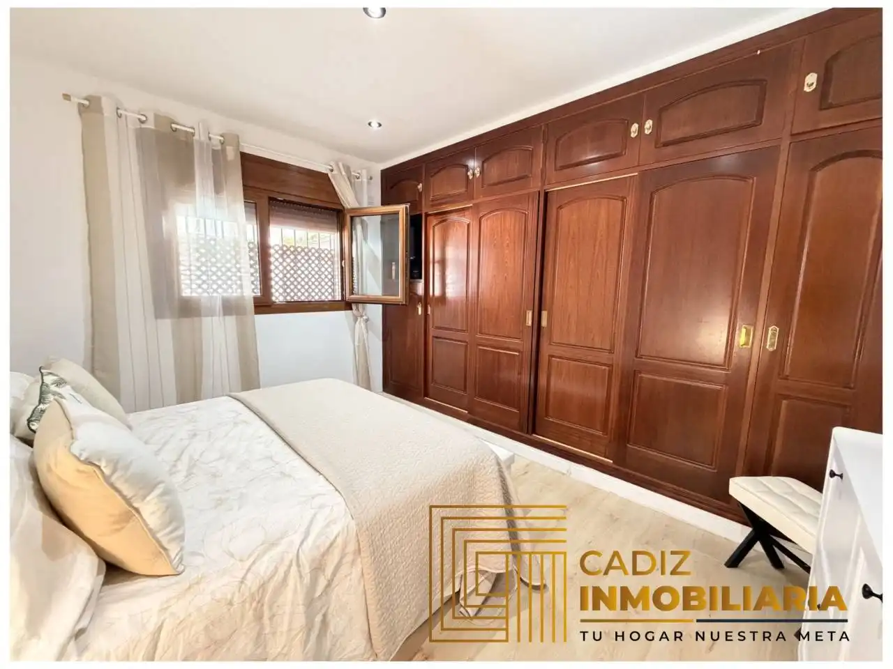 Dormitori de Finca rústica en venda en Chiclana de la Frontera amb Aire condicionat, Jardí privat i Terrassa